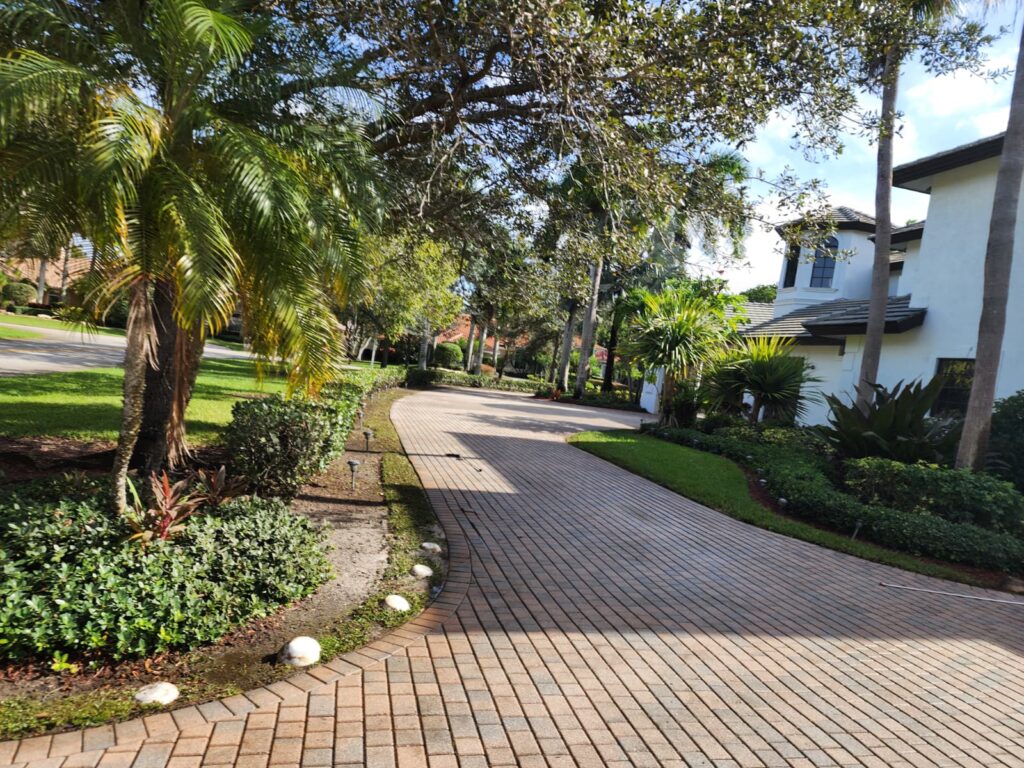 Driveway pressure cleaning specialists serving in Delray Beach FL