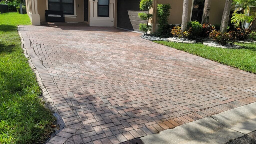 Pressure cleaning for walls, driveways, and patios in Tamarac