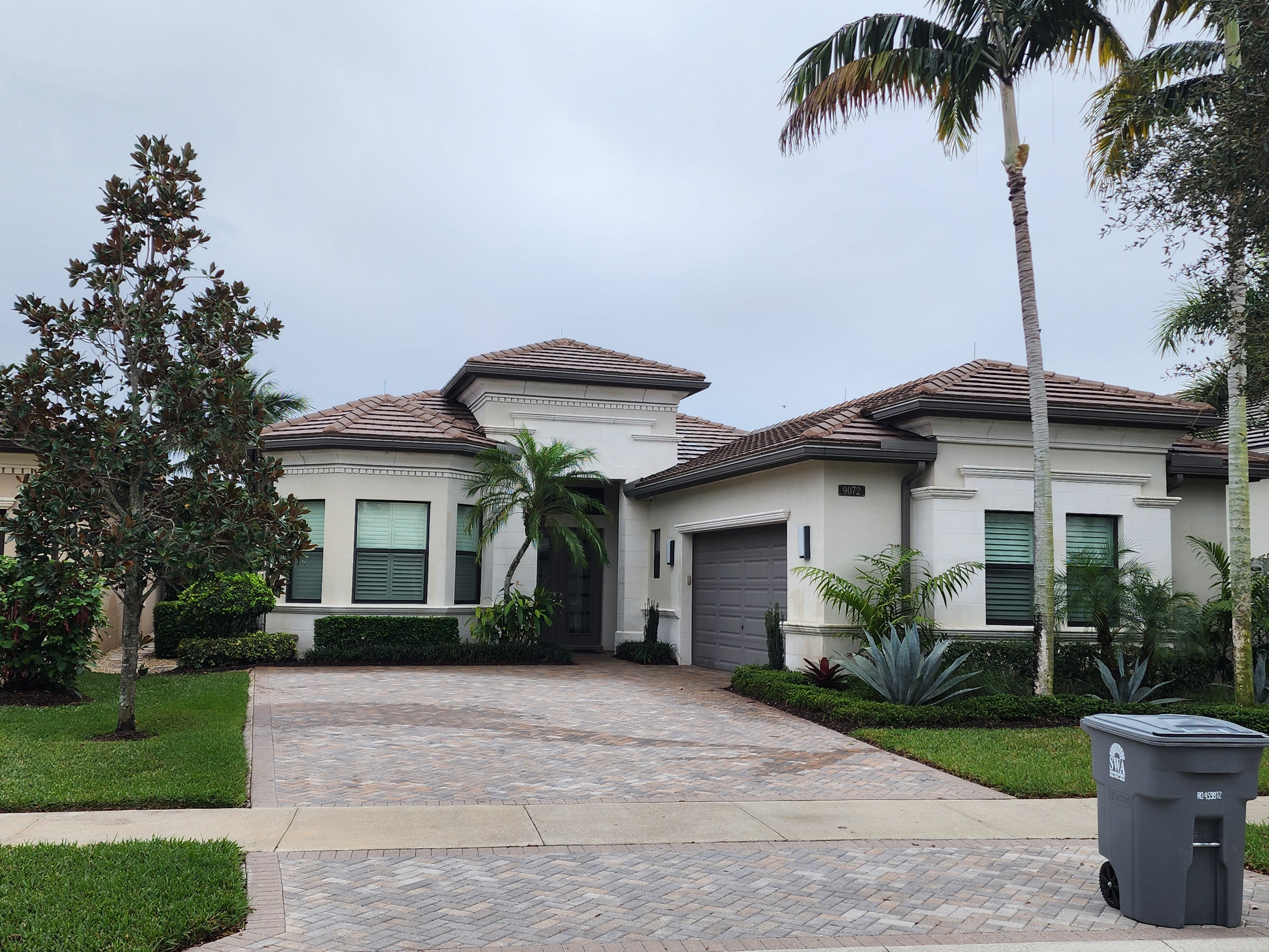 Excelsior residential painting project in Cascata at Mira Lago, FL, showcasing smooth surfaces and expert craftsmanship