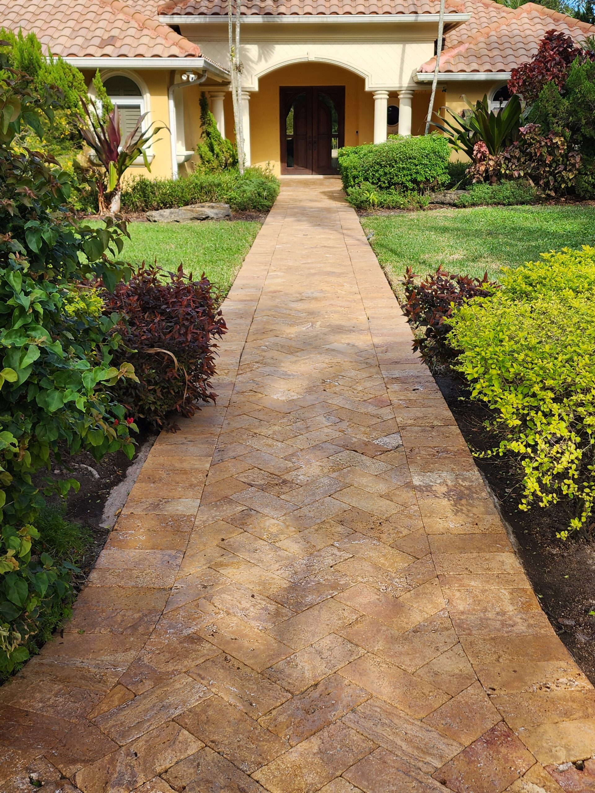 Walkway and roof surfaces fully cleaned and restored after professional pressure cleaning in Old Palm Golf Club, with mold, algae, and dirt removed